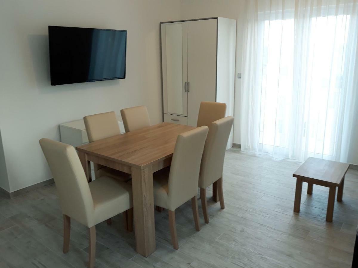 Apartmani Vinko ボル エクステリア 写真